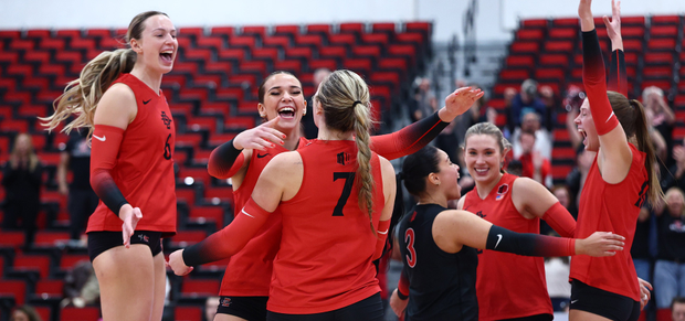 Aztecs Sweep Past Wyoming in MW Tourney Opener