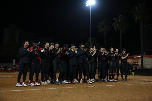 Softball Sweeps Opening Day with Pair of Walk-Offs