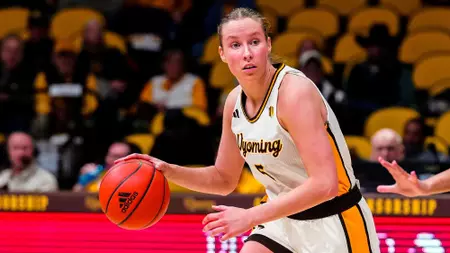 Barnes Signs Professional Contract with Tapiolan Honka of Finland