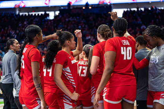 Lobos Pick Up Power Four Road Win at Arizona