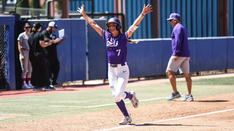 Sweep keeps Lopes' 1st-place lead at 2 games