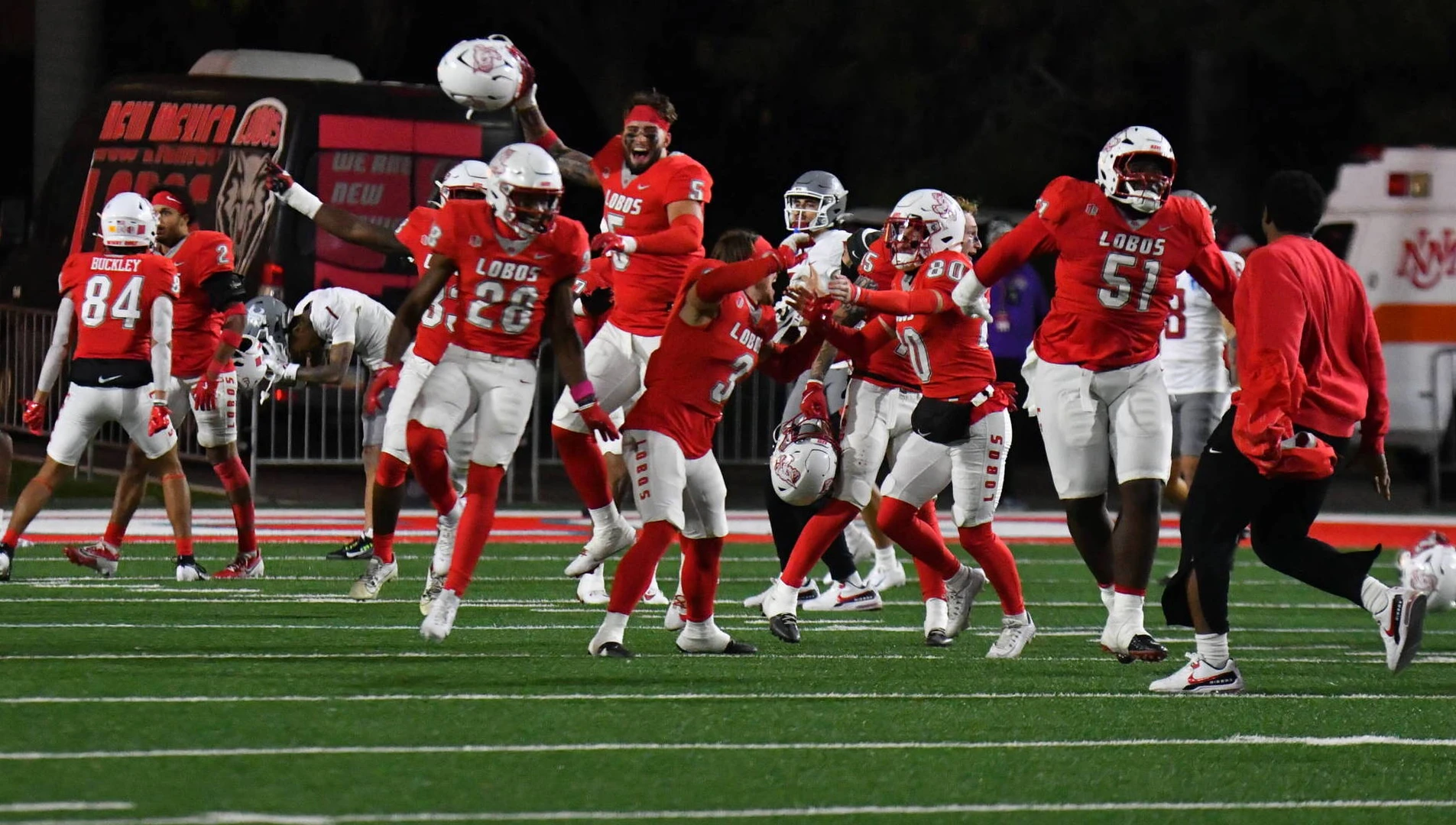 Lobos Shock No. 19/18 Washington State 38-35