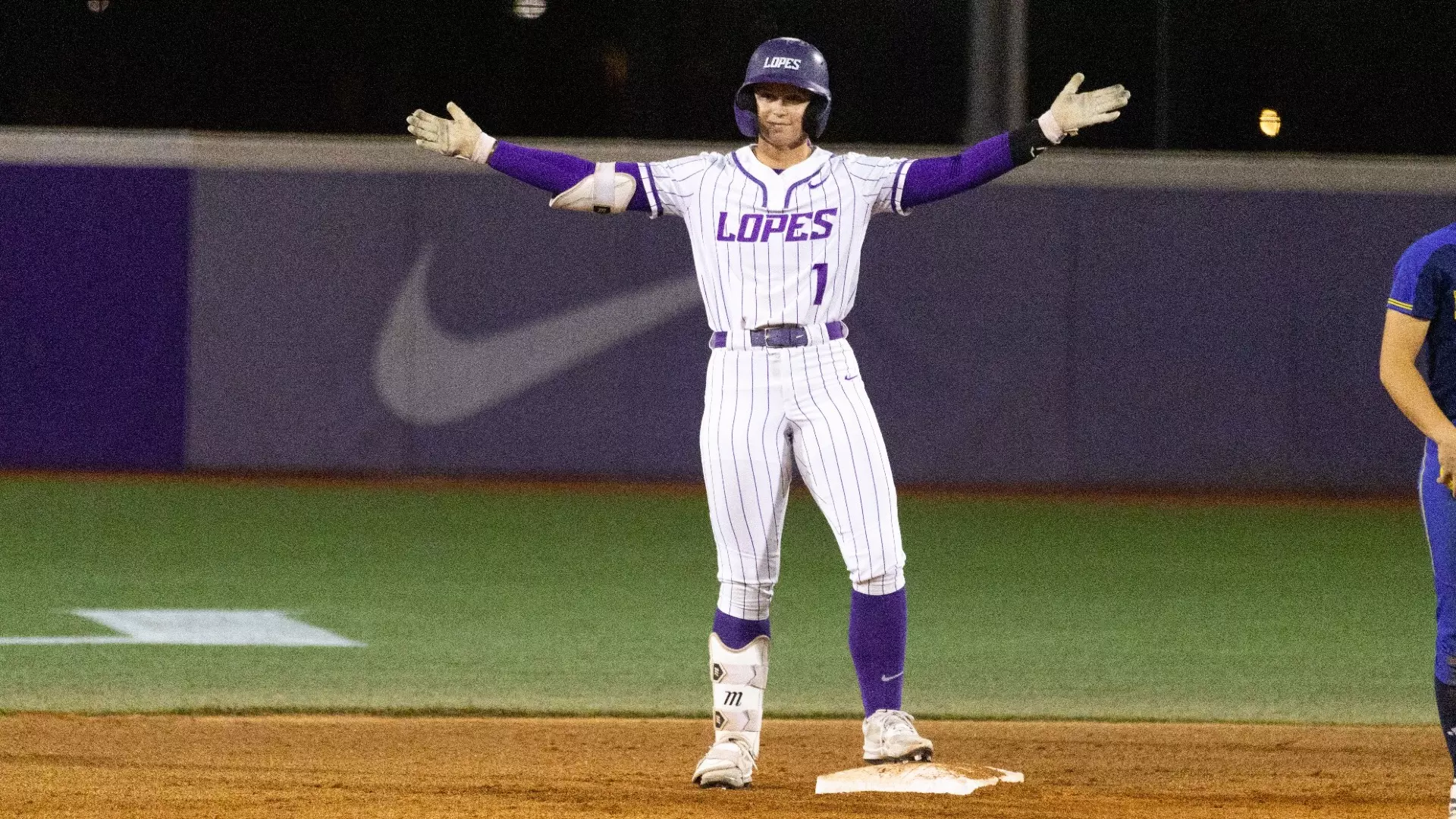 Martin stays hot, Lopes get to 10-0 in MW