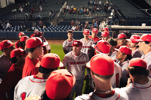 Lobos Knock Off Arizona in Tucson, 6-3