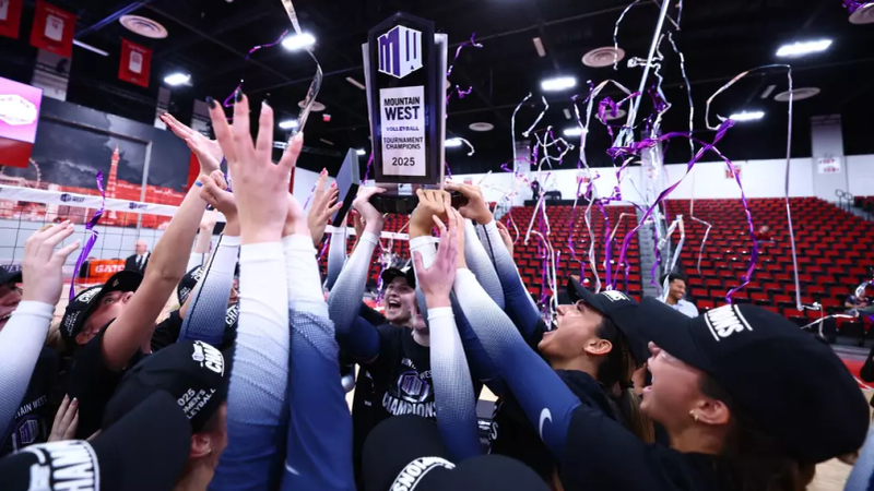 Volleyball Wins MW Tournament with Sweep of Colorado State