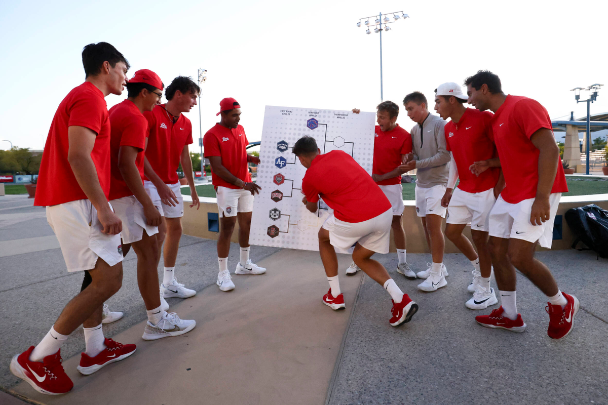 Lobos Knock Out UNLV, Advance to Semis