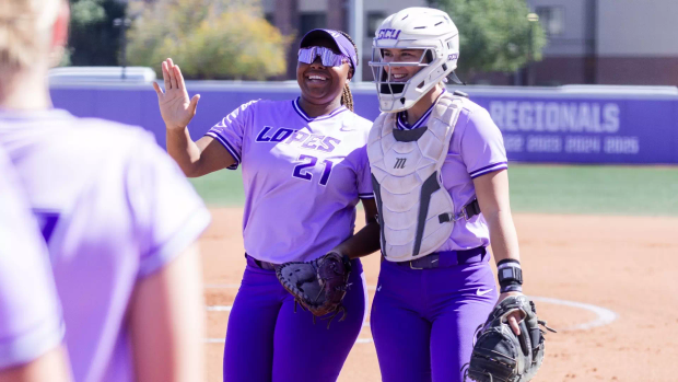 Lopes earn third straight shutout, beat Panthers 4-0