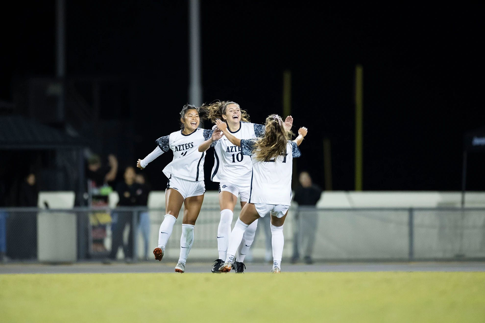 Aztecs Women’s Soccer Defeats UNLV 3-1 to Advance to MW Semis